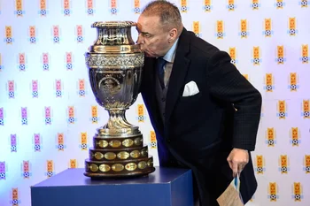 Pato Aguilera y el beso a la Copa América