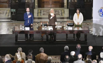 Nicolás Albertoni y Beatriz Argimón fueron los representantes en el acto por el Poder Ejecutivo