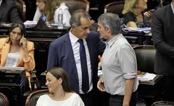 El precandidato presidencial Daniel Scioli y el diputado Máximo Kirchner