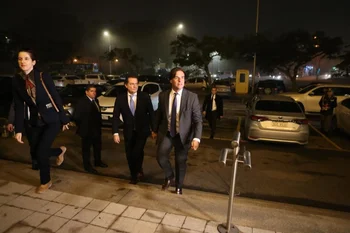 La llegada del presidente sobre las 22:15 junto al prosecretario Rodrigo Ferrés