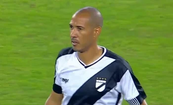 Diego Vera anotó un golazo para Danubio ante Emelec