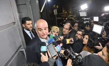 El senador Gustavo Penadés a la salida del juzgado de Juan Carlos Gómez
