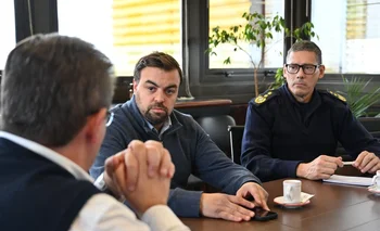 El asesor del ministro Luis Alberto Heber, Andrés Capretti, y el nuevo gerente de seguridad de ASSE, Gonzalo Larrosa