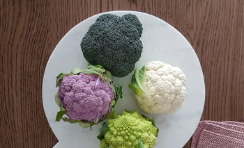 las hortalizas crucíferas, como el brócoli y el coliflor, pueden proporcionar una variedad de compuestos beneficiosos para la salud