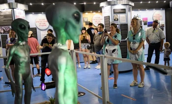 Exhibición de figuras extraterrestres