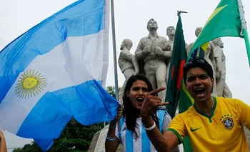 Bangladesh vive con pasión la histórica rivalidad entre Brasil y Argentina
