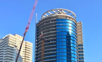 La construcción de la lujosa torre está parada desde finales de 2019.