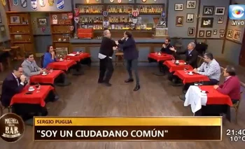Durante Polémica en el bar se dio un enfrentamiento entre Julio Ríos y Sergio Puglia en el que intercedió Jorge Piñeyrúa