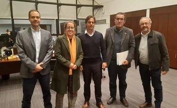 Pablo Perdomo, presidente de CAF; la vicepresidenta Stefanía Silveyra; el secretario Fernando Bide y el gerente Luis Frachia se reunieron con Lacalle Pou en Torre Ejecutiva.