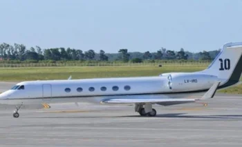 Así es el avión de Lionel Messi en el que llegó Luis Suárez a Uruguay