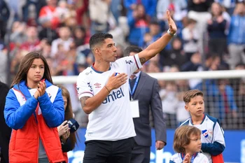 Suárez subió una foto comparándose con sus hijos varones en el fútbol