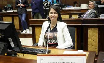 Luisa González, de Revolución Ciudadana, la candidata mejor posicionada para las elecciones en Ecuador