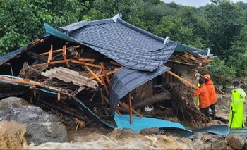 Rescatistas trabajan en zonas inundadas de Corea del Sur