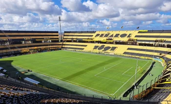La AUF emitió un comunicado por los atrasos en los ingresos del público en Peñarol-Defensor Sporting de este domingo