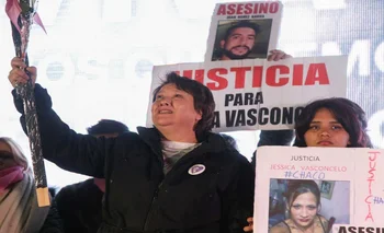 Gloria Romero, mamá de Cecilia, encabeó la marcha el lunes por la noche en la Ciudad de Buenos Aires