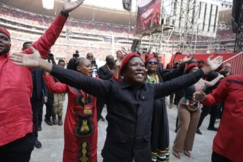 Se reunieron 90.000 simpatizantes en un estadio de Johannesburgo.