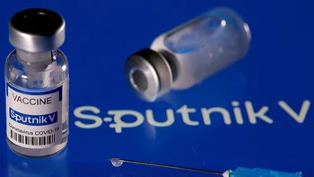 La vacuna rusa Sputnik V utiliza dos dosis, pero, a diferencia de la mayoría, son de componentes diferentes, lo que está generando problemas
