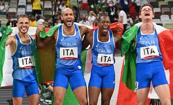 Los ganadores del 4x100 italianos: Lorenzo Patta, Lamont Marcell Jacobs, Eseosa Fostine Desalu y Filippo Tortu