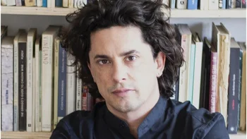 Al escritor chileno, Benjamín Labatut, las historias que más le atraen "son aquellas en las cuales un ser humano se topa de golpe con algo que no es capaz de comprender"