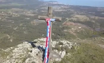 Cerro Pan de Azúcar con las banderas de Nacional