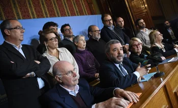 Mario Bergara encabeza una conferencia de prensa tras interpelación a Heber y Bustillo