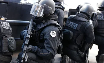 La fiscalía de Marsella informó en un comunicado que dispuso la custodia policial a los cinco agentes a petición de un juez de instrucción en el marco de una investigación abierta el 4 de julio.