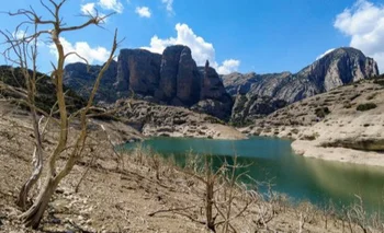 El pantano de Vadiello en la provincia de Huesca con poca agua