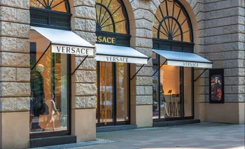 Una tienda de la italiana Versace
