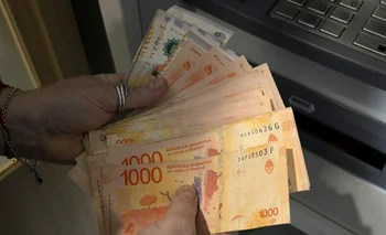 Tras la devaluación del dólar oficial, el Banco Central subió 118% la tasa de interés que pagan los plazos fijos