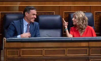 El presidente del Gobierno y líder del PSOE, Pedro Sánchez, y la dirigente de Sumar Yolanda Díaz