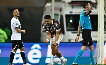 André celebra el 1-0 de Fluminense