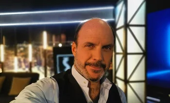 Ignacio Álvarez, periodista que conduce Santo y Seña y La Pecera
