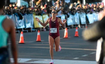 Florencia Bonelli, ganadora de la media maratón