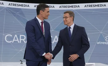 Pedro Sánchez y Alberto Núñez Feijóo durante un debate anterior a las elecciones generales