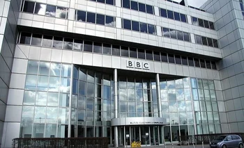 Tras un siglo de vida, la cadena británica BBC afronta nuevos y complejos escenarios culturales