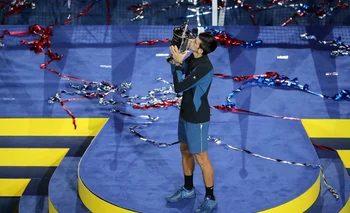 Djokovic con el trrofeo del US Open, su Grand Slam número 14