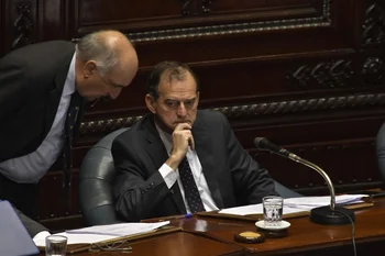 Guillermo Domenech y Guido Manini Ríos en el Senado