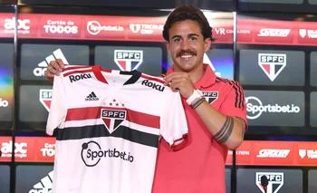 Gabriel Neves fue presentado en Sao Paulo, su nuevo club