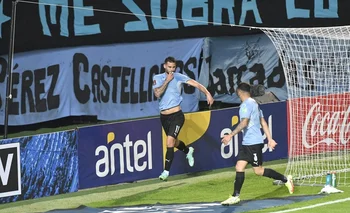 Pereiro celebra el gol que le da el triunfo a Uruguay