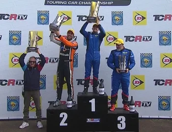 Santiago Urrutia ganó la carrera 1 de este domingo en el TCR corrida en Rivera