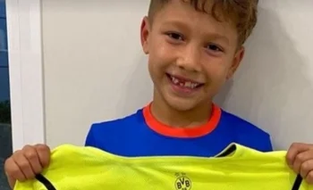 El hijo de Luis Suárez recibió la camiseta firmada del noruego Erling Haaland