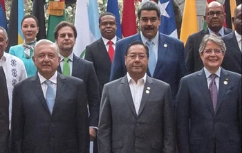 El presidente Luis Lacalle Pou posa junto a Maduro, Andrés Manuel López Obrador, Guillermo Lasso y otros presidentes durante la CELAC de 2021 (foto archivo)