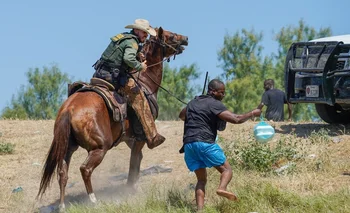 Medidas represivas en la frontera de Texas frente a los migrantes haitianos