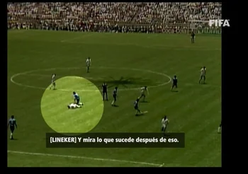 Gary Lineker y Jurgen Klinsmann reaccionan al golazo de Diego Maradona en México 1986