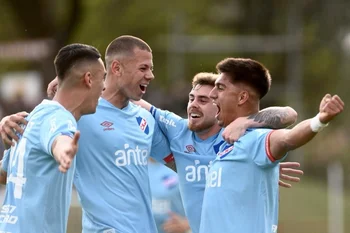 Rodríguez, Coelho, Trezza y Laborda festejan el gol de Nacional