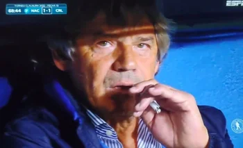 Mario Saralegui y el cigarro captado por la TV