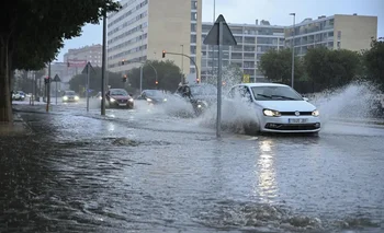 El tránsito está complicado en Madrid este lunes por la tormenta.