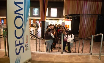 Secom celebró con dos funciones para socios con el show de Maxi de la Cruz en Teatro Movie (Montevideo Shopping). 