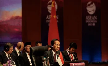 Yoko Widodo, presidente de Indonesia, país anfitrión de la cumbre de ASEAN, en una de las reuniones del encuentro