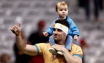 Andrés Vilaseca y su hijo Rocco al final del partido